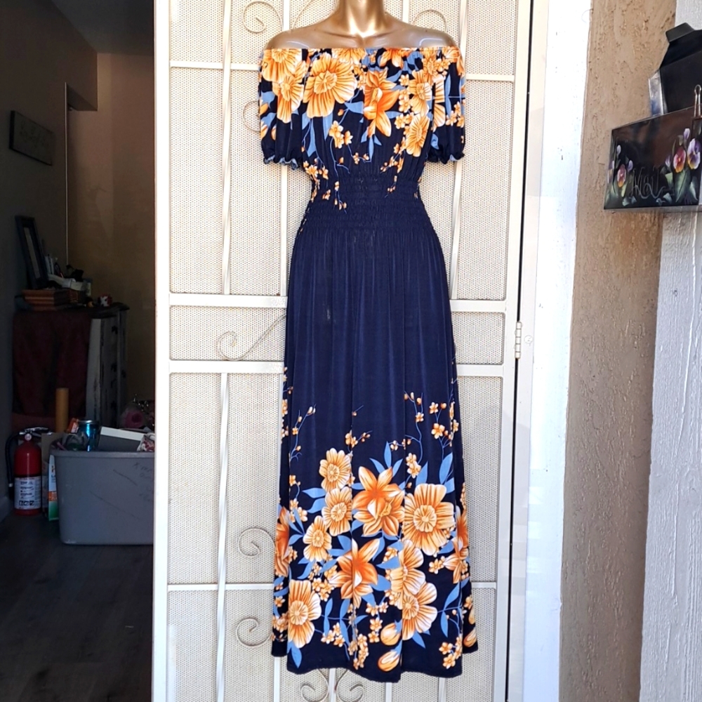 Navy Floral MAXI. Cruise Wear. Casual dress. NWT one size (N11)